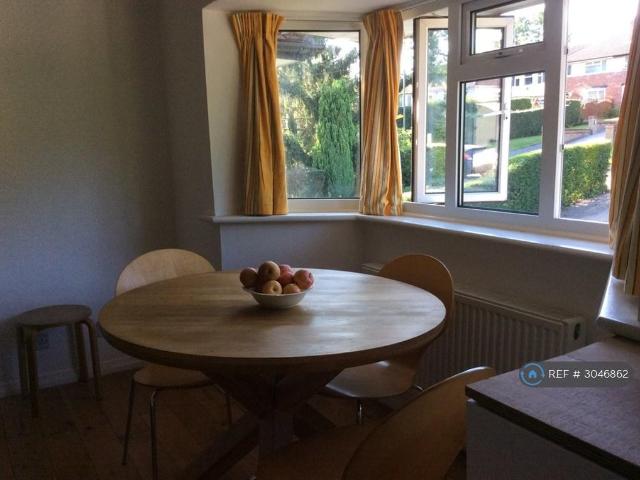 Chipstead Lane, Tadworth, KT20 Studio to rent £1,100 pcm £254 pw