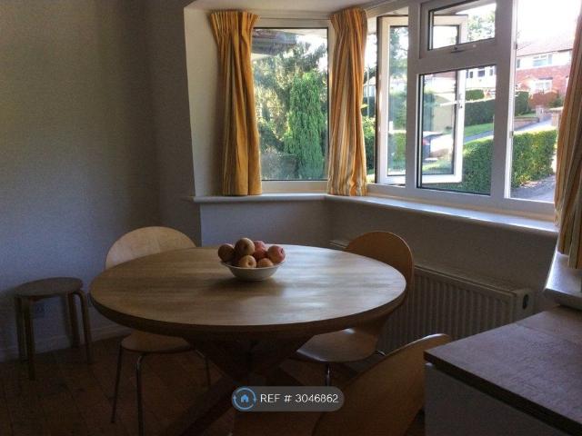 Chipstead Lane, Tadworth KT20, Studio to rent, £1,100 pcm | PrimeLocation