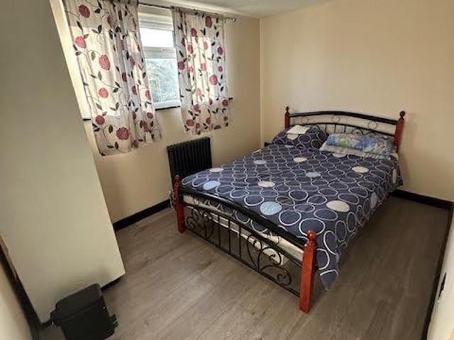 Chipstead Valley Road, Coulsdon 1 bed in a house share to rent £800 pcm £185 pw