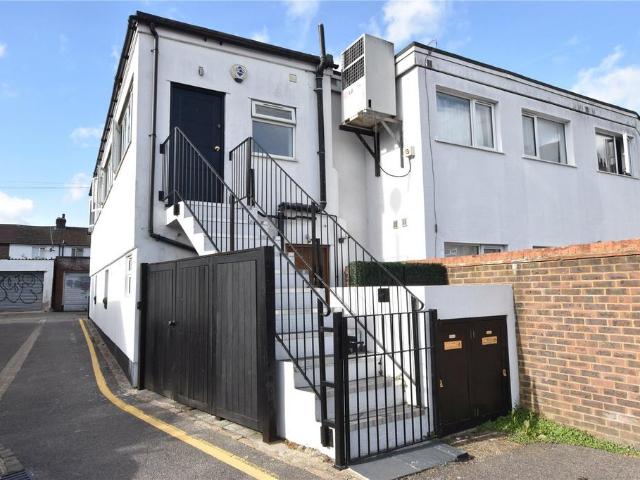 Chipstead Valley Road, Coulsdon, CR5 1 bed apartment to rent £1,300 pcm £300 pw