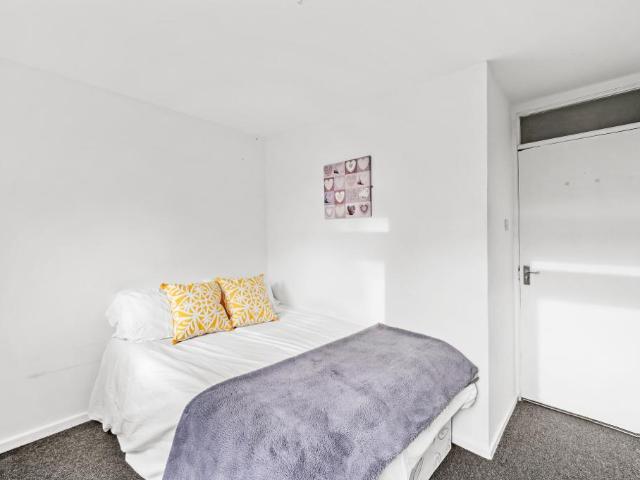 Chippenham Road, London W9 1 bed in a house share to rent £1,400 pcm £323 pw