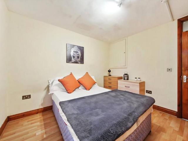 Chippenham Road, London W9 1 bed in a house share to rent £1,400 pcm £323 pw