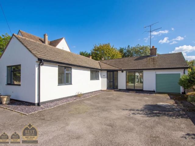 Chippings Southam Lane, Southam, Cheltenham GL52, 4 bed bungalow to rent, £2,500 pcm | PrimeLocation