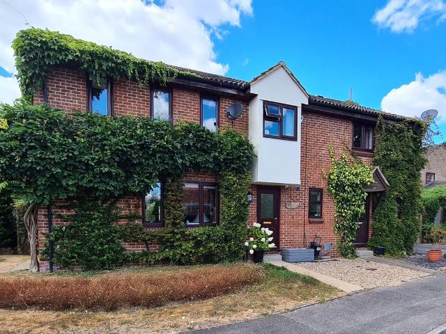 Chisbury Close, Bracknell RG12, 2 bed terraced house to rent, £1,650 pcm | PrimeLocation
