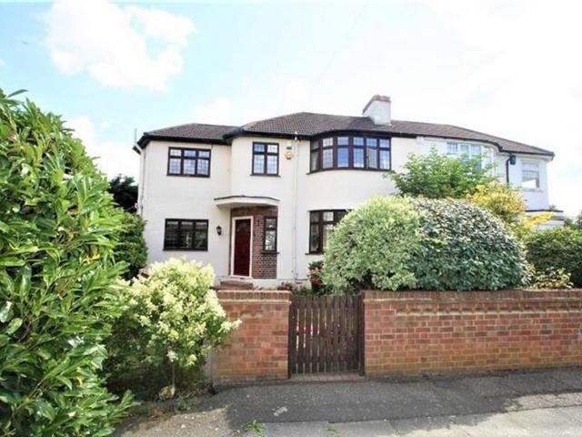 Chislehurst BR7 3 bed semi detached house to rent £2,775 pcm £640 pw