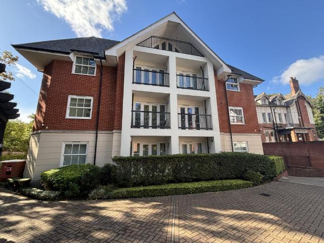 Chislehurst, Kent, BR7 2 bed apartment to rent £2,000 pcm £462 pw