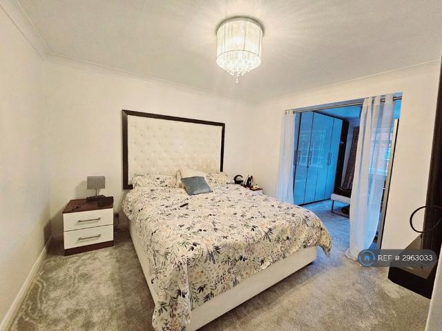 Chislehurst Road, Petts Wood. 4 bed detached house to rent £2,999 pcm £692 pw