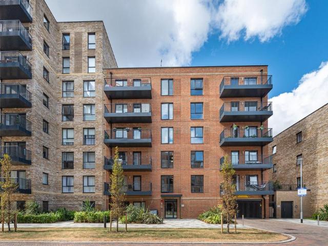 Chismon House, Vousden Grove. 1 bed flat to rent £1,850 pcm £427 pw