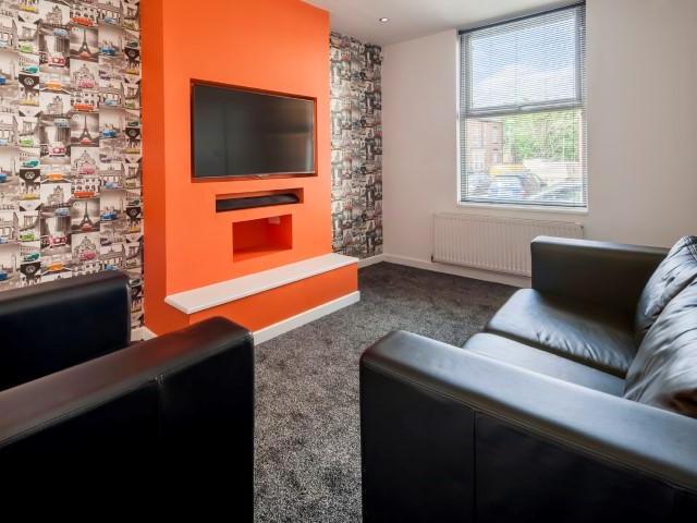 Chiswick Terrace, Hyde Park, Leeds. 4 bed end of terrace house to rent £2,167 pcm £500 pw