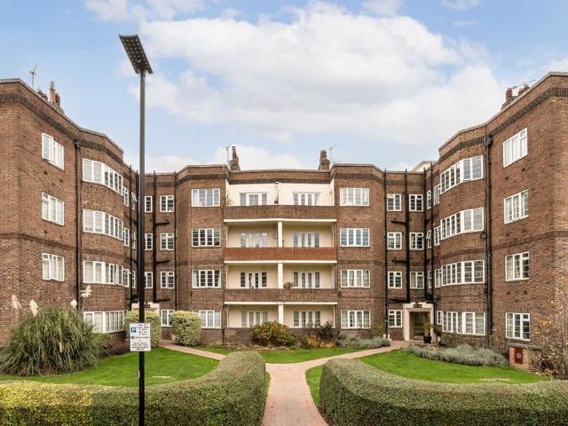 Chiswick Village, London W4 2 bed flat to rent £2,300 pcm £531 pw