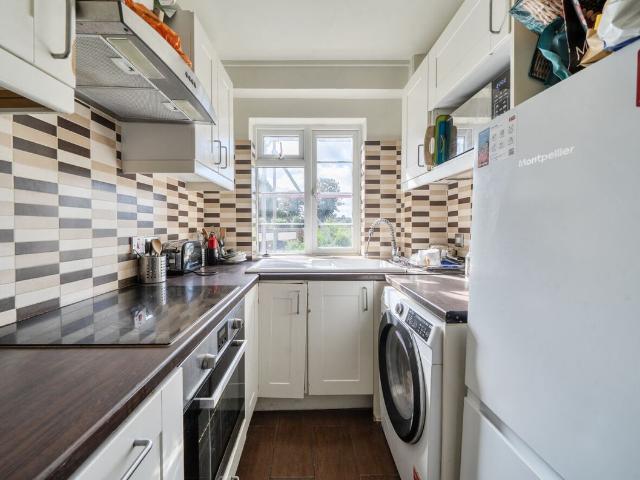 Chiswick Village, London W4, 3 bed flat to rent, £3,000 pcm | PrimeLocation