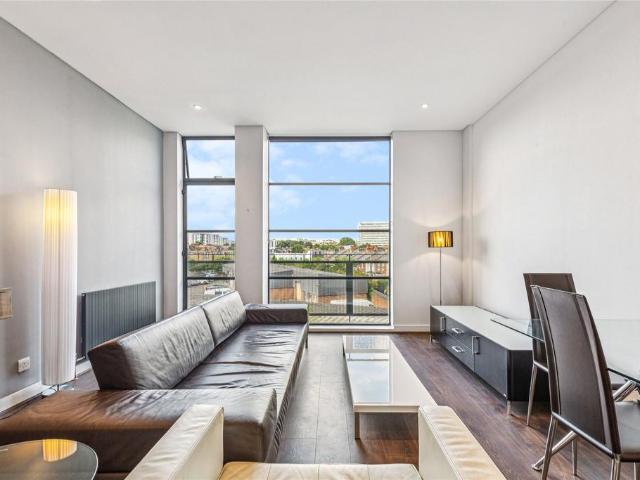 Chiswick Green Studios, Evershed. 1 bed flat to rent £2,350 pcm £542 pw