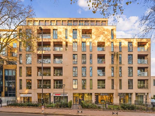 Chiswick High Road, Chiswick W4, 2 bed flat to rent, £3,300 pcm | PrimeLocation