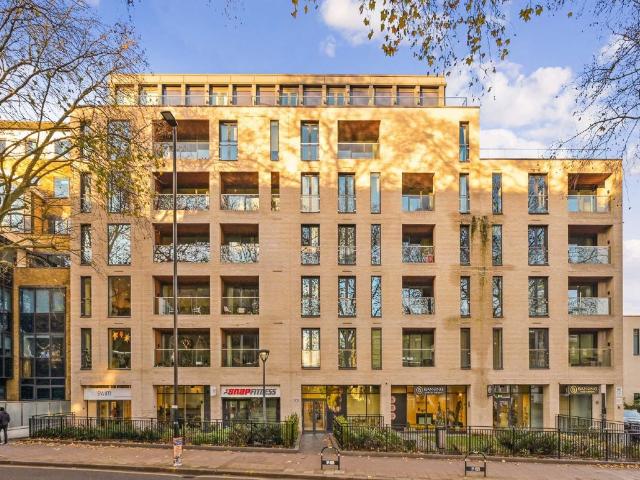 Chiswick High Road, Chiswick W4, 2 bed flat to rent, £3,300 pcm | PrimeLocation