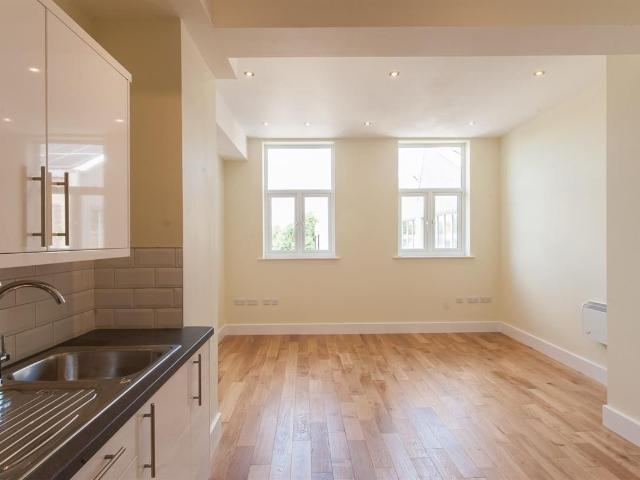 Chiswick High Road, London W4, 1 bed flat to rent, £1,900 pcm | PrimeLocation
