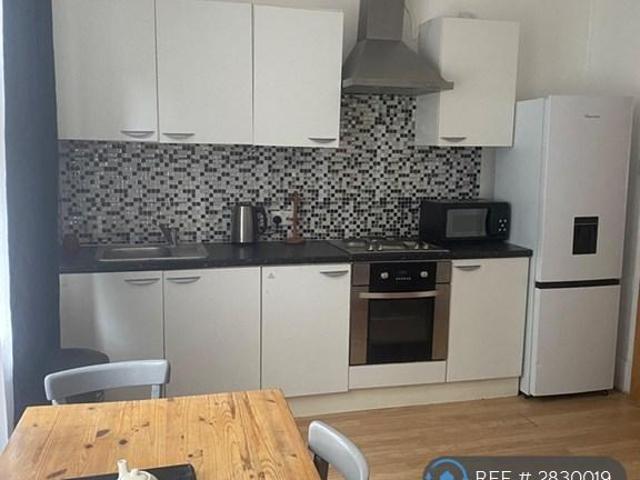 Chiswick High Road, London, W4 1 bed in a flat share to rent £1,150 pcm £265 pw