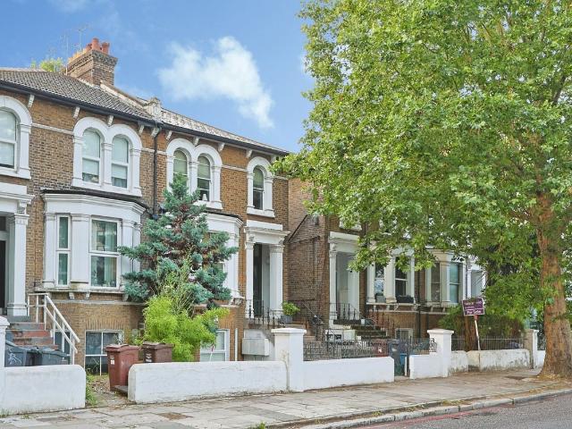 Chiswick High Road, London W4, 2 bed flat to rent, £2,400 pcm | PrimeLocation
