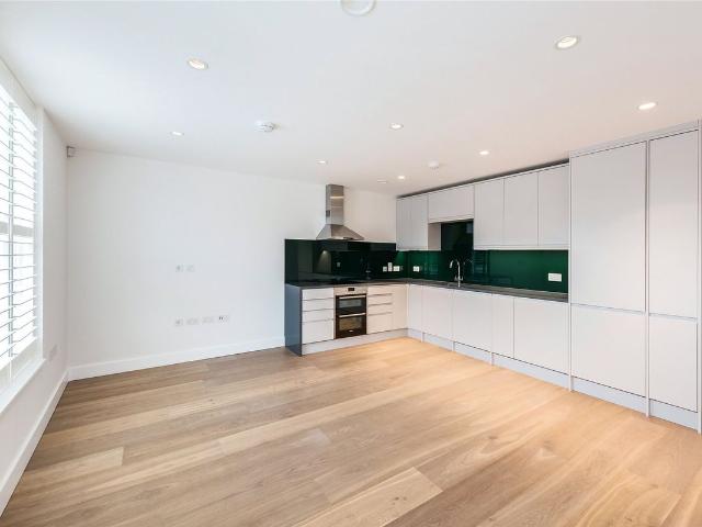 Chiswick High Road, London W4, 2 bed flat to rent, £2,750 pcm | PrimeLocation