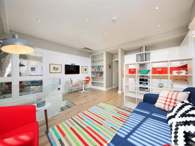 Chiswick High Road London 1 bed apartment to rent £1,850 pcm £427 pw