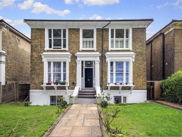 Chiswick High Road London 1 bed apartment to rent £1,895 pcm £437 pw