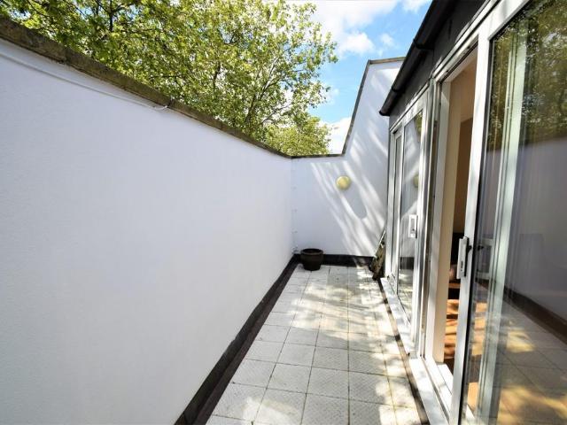 Chiswick High Road, W4 1 bed apartment to rent £1,850 pcm £427 pw