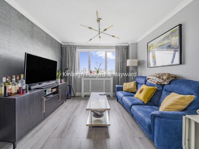 Chiswick Lane, Chiswick, London, W4 3 bed flat to rent £2,800 pcm £646 pw