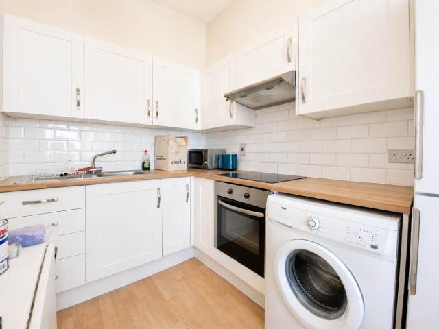 Chiswick, London W4, 2 bed flat to rent, £1,900 pcm | PrimeLocation