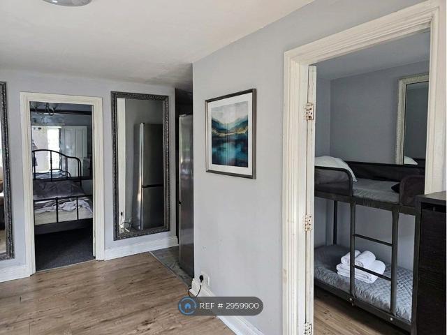 Chiswick, London W4, 2 bed flat to rent, £1,995 pcm | PrimeLocation