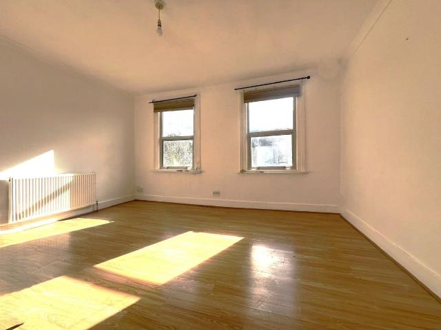 Chiswick Road, Edmonton N9, 2 bed maisonette to rent, £1,750 pcm | PrimeLocation