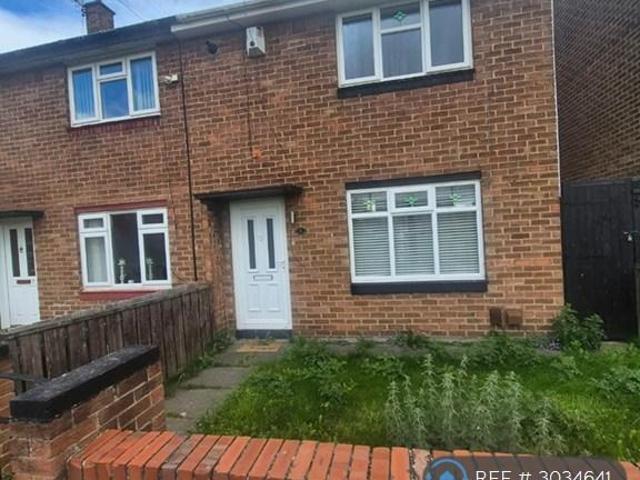 Chiswick Square, Sunderland, SR5 2 bed terraced house to rent £825 pcm £190 pw