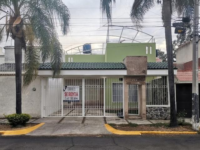 CHPALITA RENTA CASA DE UNA PLANTA. COCHERA 1 AUTO GRANDE