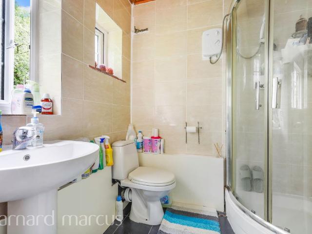 Christ Church Mount, Epsom KT19, 2 bed flat to rent, £1,500 pcm | PrimeLocation