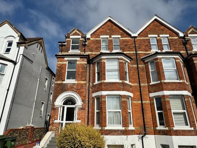 Christ Church Road, Folkestone, CT20 2 bed flat to rent £1,295 pcm £299 pw