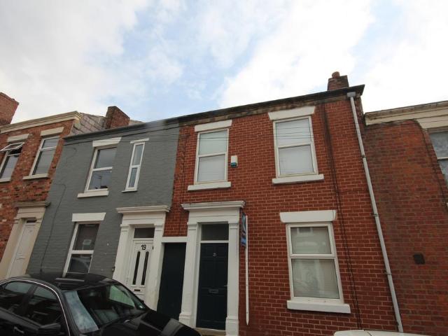 Christ Church Street, Preston. 4 bed terraced house to rent £455 pcm £105 pw