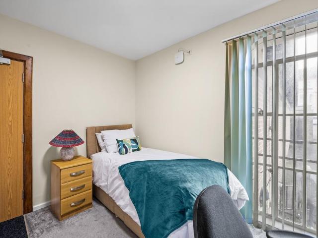 Christ The King, Plymouth PL1 1 bed in a house share to rent £450 pcm £104 pw