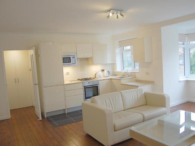 Christchurch Avenue, London NW6 1 bed flat to rent £1,850 pcm £427 pw
