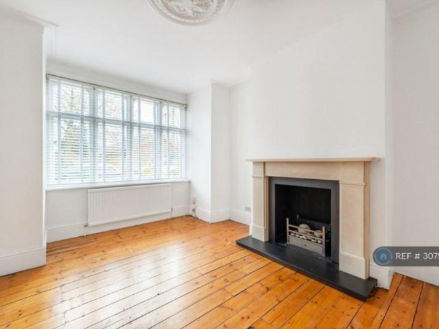 Christchurch Avenue, Teddington, TW11 2 bed terraced house to rent £2,950 pcm £681 pw