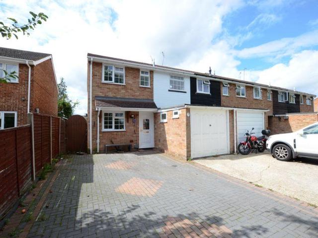 Christchurch Drive, Blackwater. 3 bed semi detached house to rent £1,700 pcm £392 pw