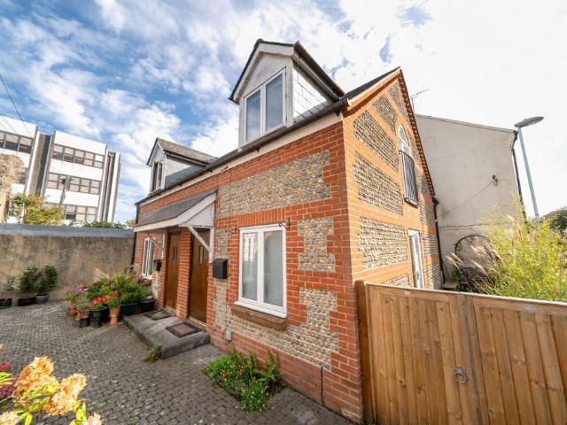 Christchurch Hall Cottages, Worthing. 2 bed end of terrace house to rent £1,400 pcm £323 pw