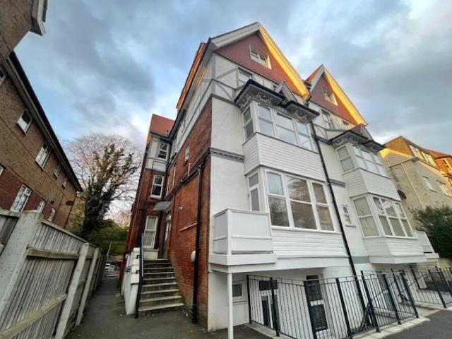 Christchurch Road, Bournemouth BH1, 1 bed flat to rent, £895 pcm | PrimeLocation