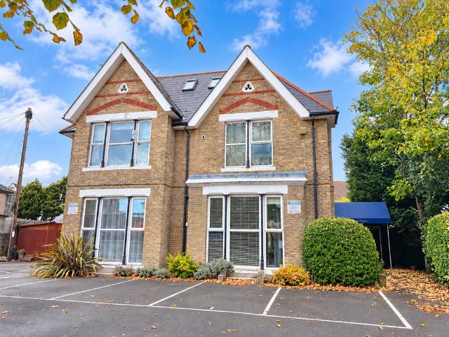 Christchurch Road, Bournemouth, BH1 2 bed flat to rent £1,100 pcm £254 pw