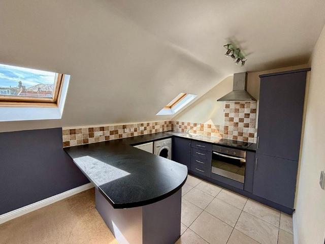 Christchurch Road, Bournemouth, BH1 2 bed flat to rent £1,050 pcm £242 pw
