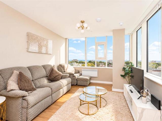 Christchurch Road, Bournemouth BH1 2 bed flat to rent £1,580 pcm £365 pw