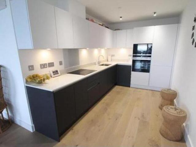 Christchurch Road, Bournemouth BH1 2 bed penthouse to rent £1,750 pcm £404 pw
