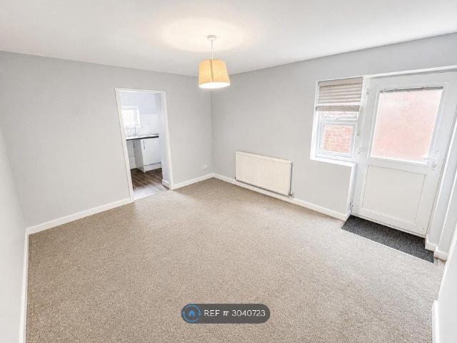 Christchurch Road, Bournemouth BH7, 2 bed flat to rent, £845 pcm | PrimeLocation
