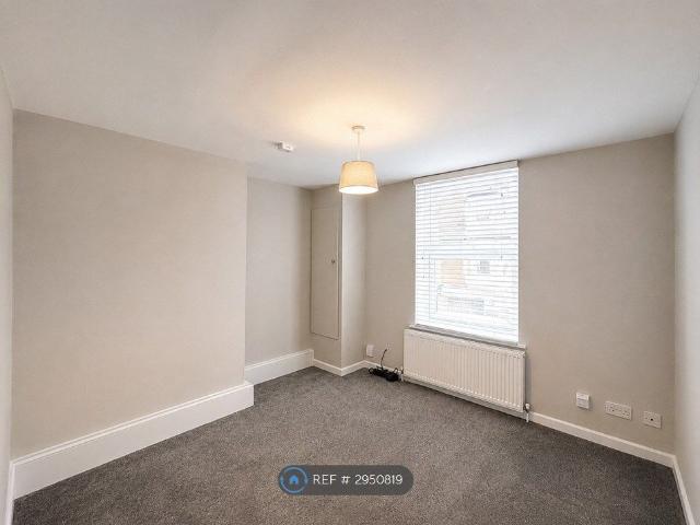 Christchurch Road, Bournemouth BH7, 2 bed maisonette to rent, £925 pcm | PrimeLocation