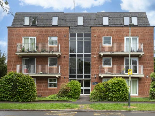 Christchurch Road, Cheltenham GL50, 2 bed flat to rent, £1,200 pcm | PrimeLocation