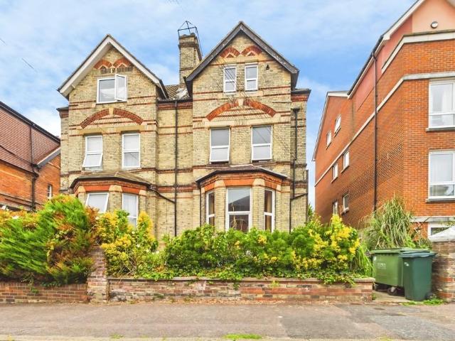 Christchurch Road, Folkestone 1 bed apartment to rent £825 pcm £190 pw