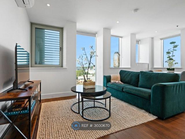 Christchurch Road, London SW19, 2 bed flat to rent, £3,000 pcm | PrimeLocation