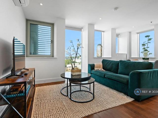 Christchurch Road, London, SW19 2 bed flat to rent £3,000 pcm £692 pw